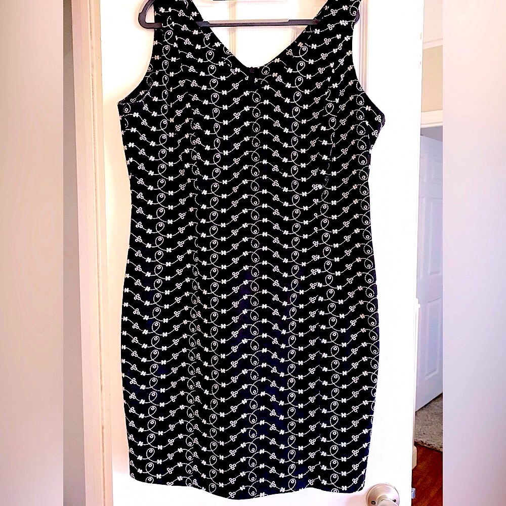 Black&White sleeveless Cotton Dress. Great condition. Above the knee, size 14-16